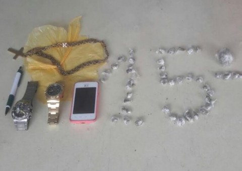 Trio é preso transportando mais de 40 trouxinhas de drogas em Manaus