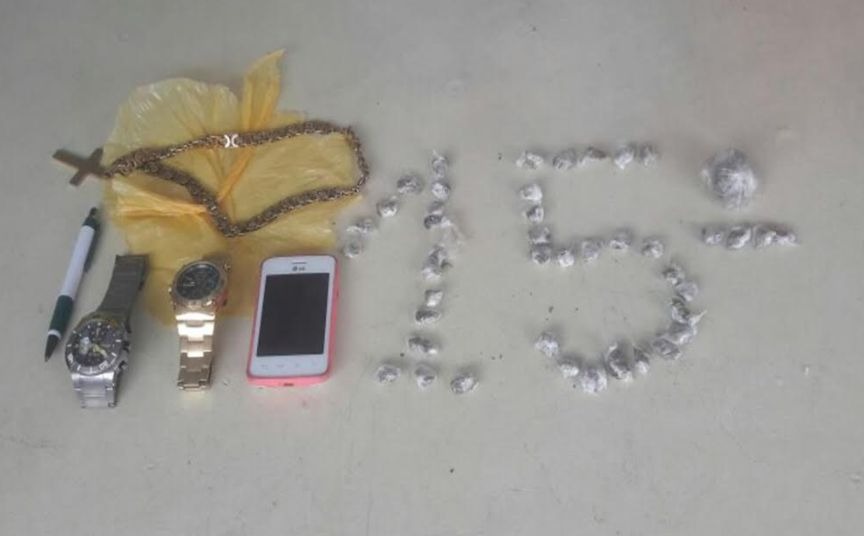 Trio é preso transportando mais de 40 trouxinhas de drogas em Manaus