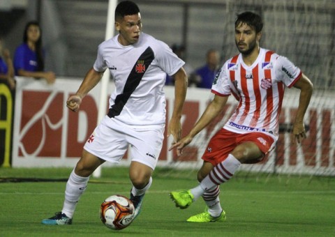 Vasco perde em casa para o Bangu na estreia do Carioca
