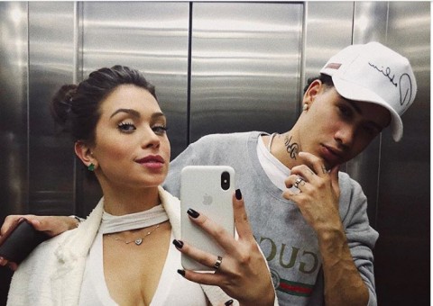 Namorando há 1 mês, Flavia Pavanelli e Kevinho trocam alianças