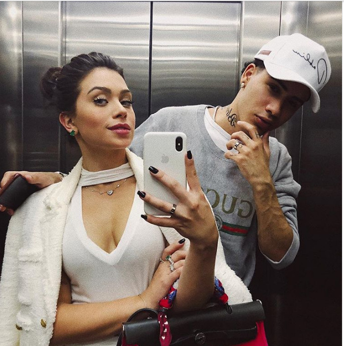 Namorando há 1 mês, Flavia Pavanelli e Kevinho trocam alianças