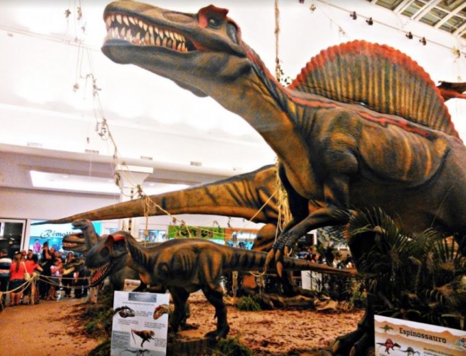 Exposição Mundo Jurássico com réplicas de até 13 metros faz sucesso em Manaus