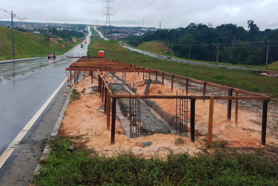 Seinfra inicia construção de novas paradas de ônibus na Avenida das Flores