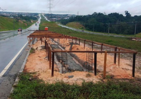 Seinfra inicia construção de novas paradas de ônibus na Avenida das Flores