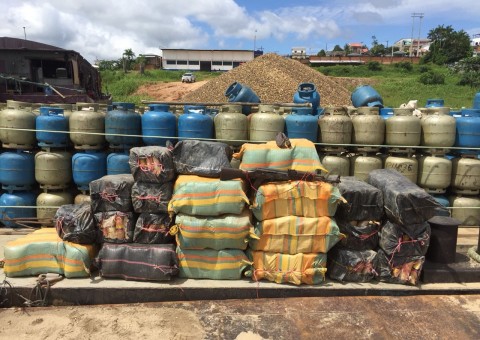 PF apreende meia tonelada de drogas escondidas com botijas de gás no Amazonas