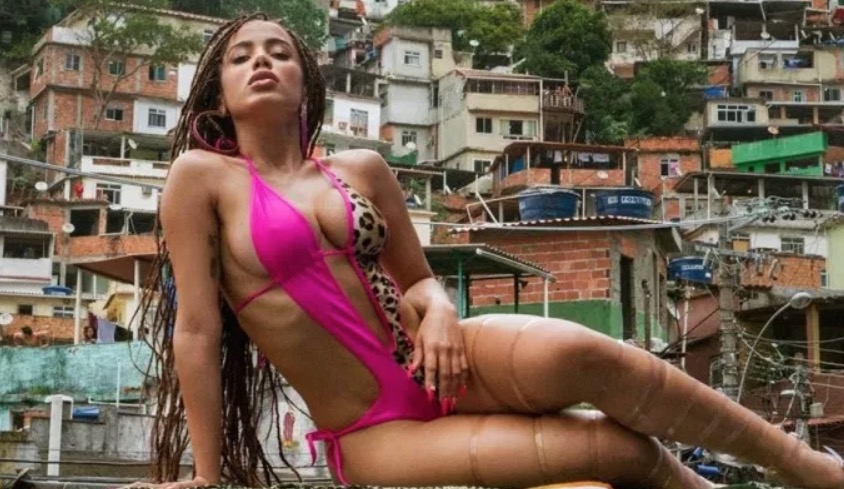 Anitta rebola muito ensinando coreografia de 'Vai Malandra'