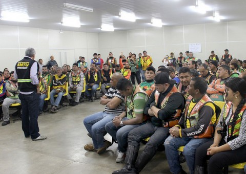 Prefeitura recebe mototaxistas e assume compromisso de intensificar fiscalizações