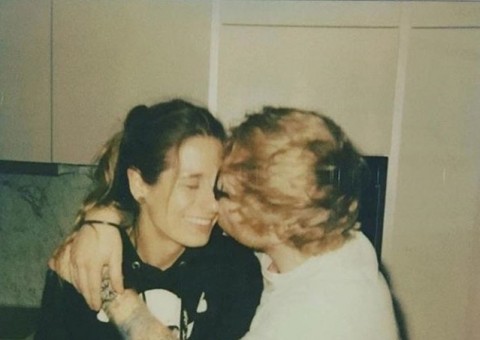 Ed Sheeran pede namorada em casamento