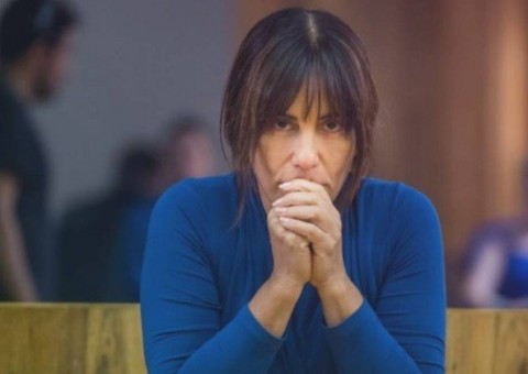 ‘O outro lado do paraíso’: Duda descobre que Adriana é sua filha