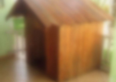 Menino é salvo de tiroteio após ser colocado em casa de cachorro pelo tio