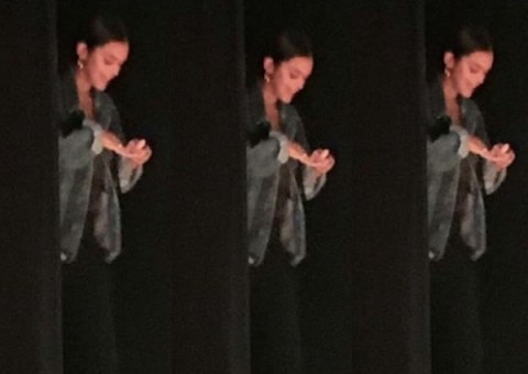 Bruna Marquezine 'invade' palco de peça e revela detalhe de troca de alianças com Neymar