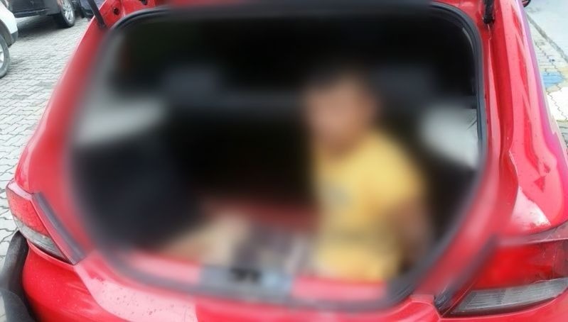 Trio é preso após bater e amarrar ladrão dentro de porta-mala em Manaus