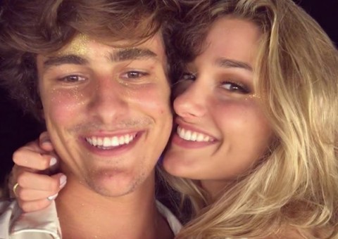 Namorado de Sasha mostra foto de beijo em despedida 