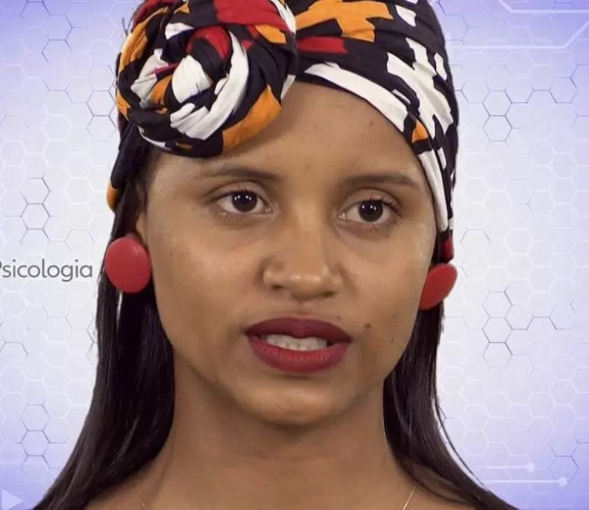 Participante do BBB18 tem foto com cartaz anti-Globo