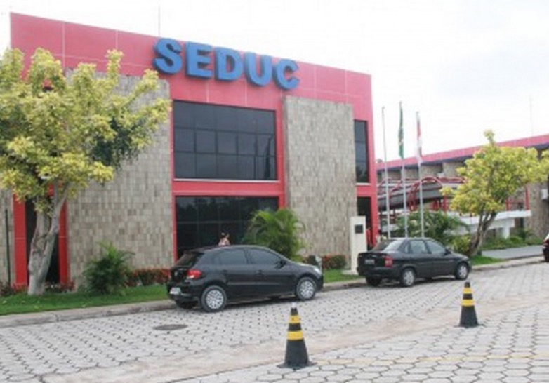 Amazonino afasta executivos da Seduc com vinculação a políticos
