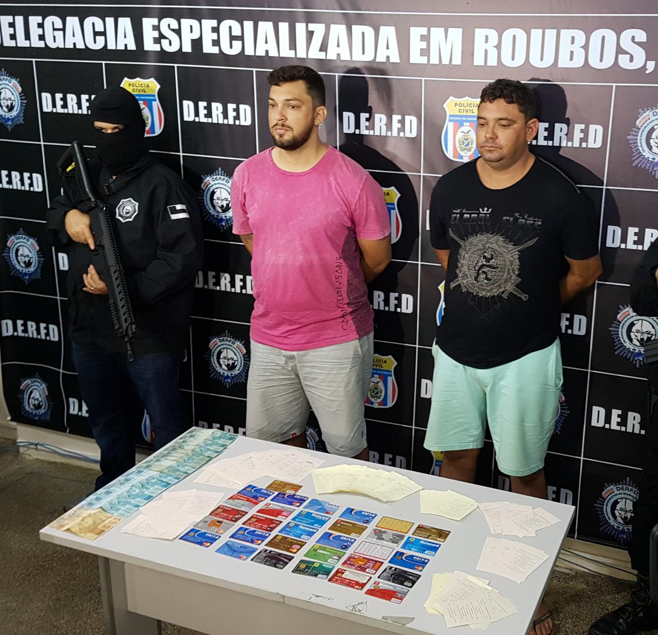 Irmãos são presos suspeitos de aplicarem golpes em idosos em bancos de Manaus