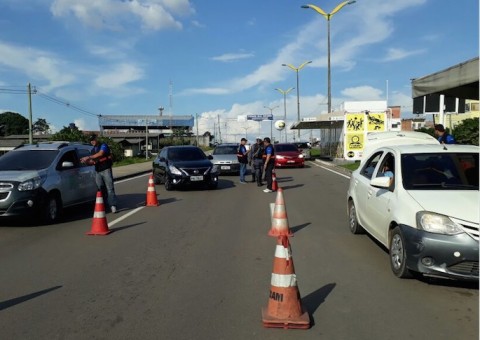 Arsam fiscaliza mais de 200 táxis durante operação surpresa em Manaus 