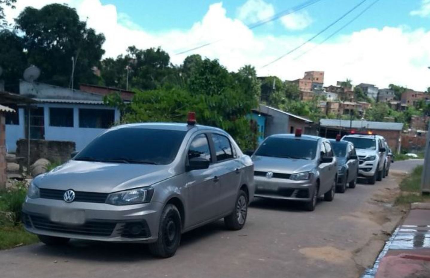 Atiradores expulsam motorista da Delegacia da Mulher com disparos em bairro de Manaus