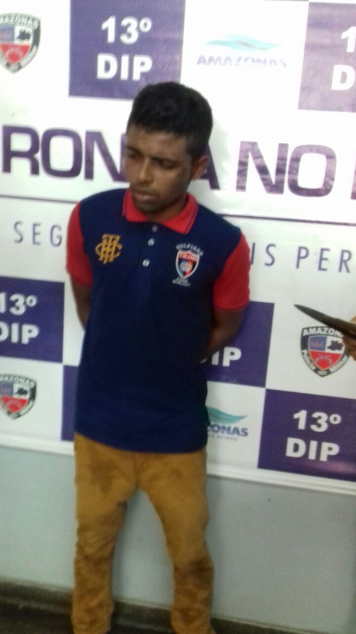 Armado com faca, homem é preso após polícia avistar assalto em Manaus