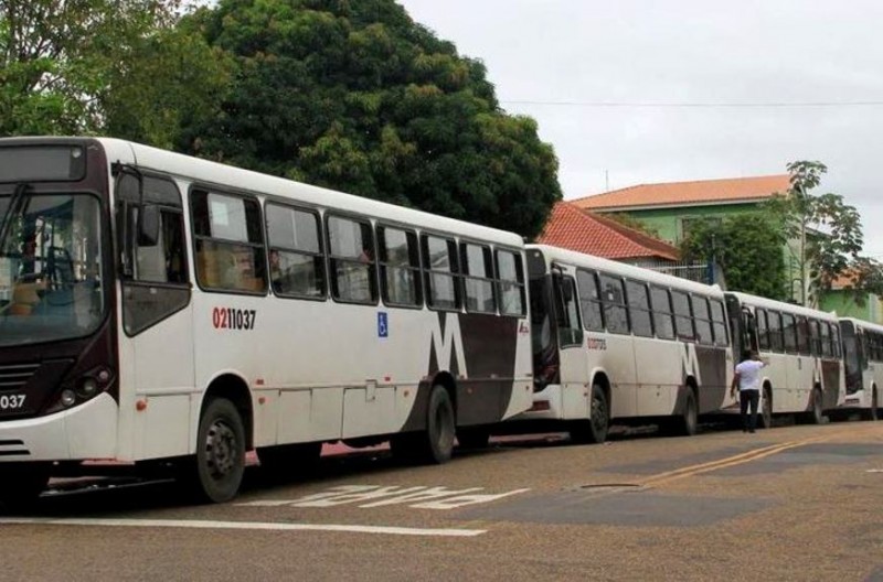 Rodoviários paralisam cinco terminais e deixam 20 mil sem ônibus em Manaus