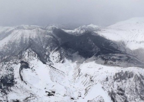 Erupção de vulcão e avalanche deixam 15 feridos e um desaparecido no Japão