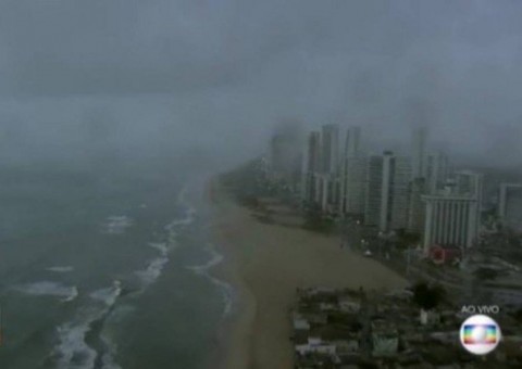 Globocop cai em praia do Recife, deixando dois mortos e um ferido 