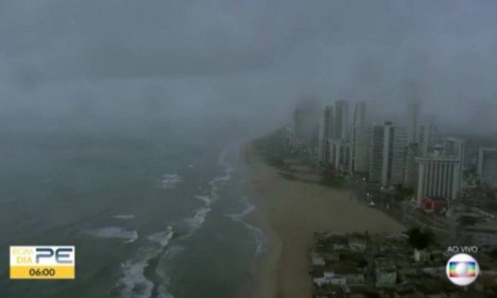 Globocop cai em praia do Recife, deixando dois mortos e um ferido 