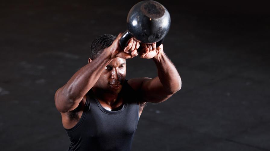 Treinador da PM-RJ dá aulas de kettlebell e levantamento de peso olímpico em Manaus