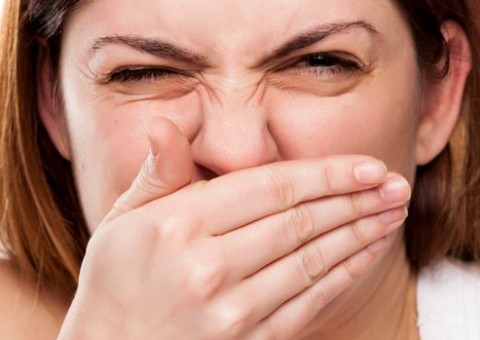 5 coisas que causam mal hálito