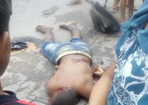 Homem é esfaqueado e espancado por populares suspeito de realizar assalto em Manaus