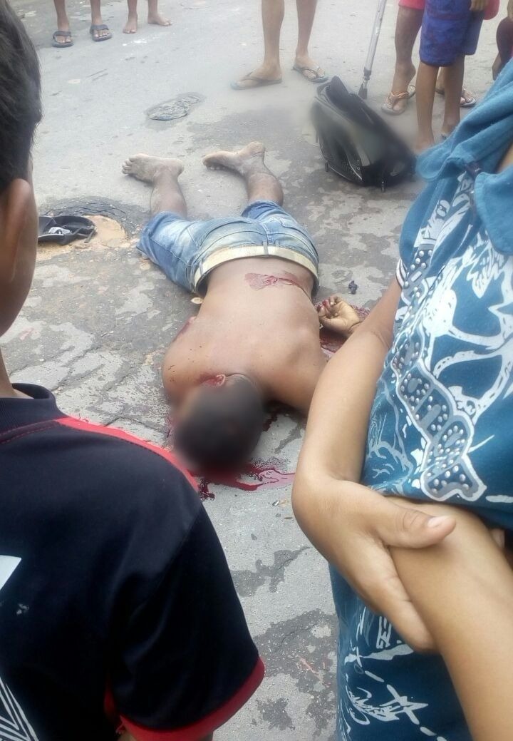 Homem é esfaqueado e espancado por populares suspeito de realizar assalto em Manaus