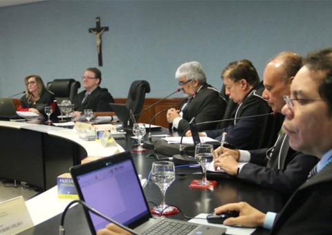 TCE condena ex-prefeito de Barcelos a devolver R$ 360 mil por festa irregular