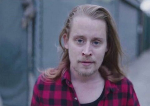 Macaulay Culkin abre o jogo sobre agressões do pai e relação com Michael Jackson