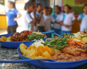 Merenda pode matar a ‘fome’ dos prefeitos, mas penaliza estudantes