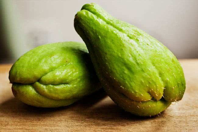 Tratamentos medicinais com chuchu combatem diabetes, pressão alta e rugas