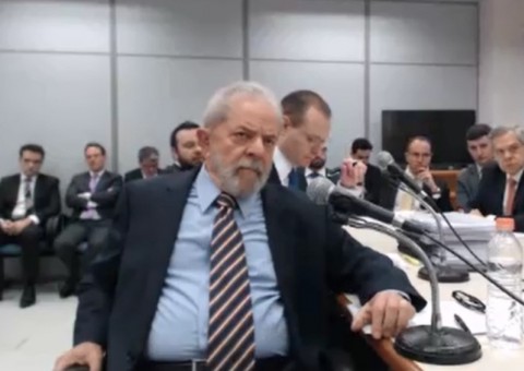 Julgamento de Lula começa com forte esquema de segurança e discursos anticorrupção