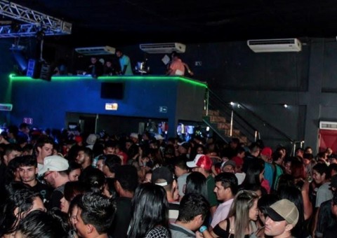 Rabo de Vaca apresenta sua nova vocalista no Forró do Netão