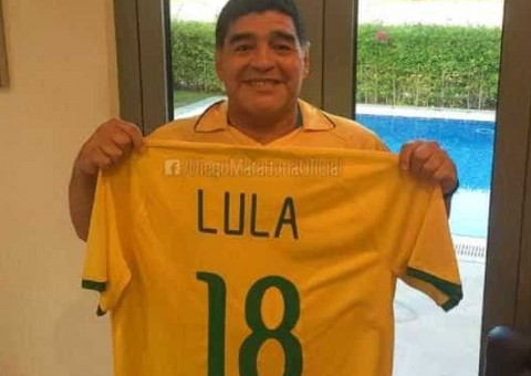 Durante julgamento de Lula, Maradona faz postagem em apoio ao ex-presidente 