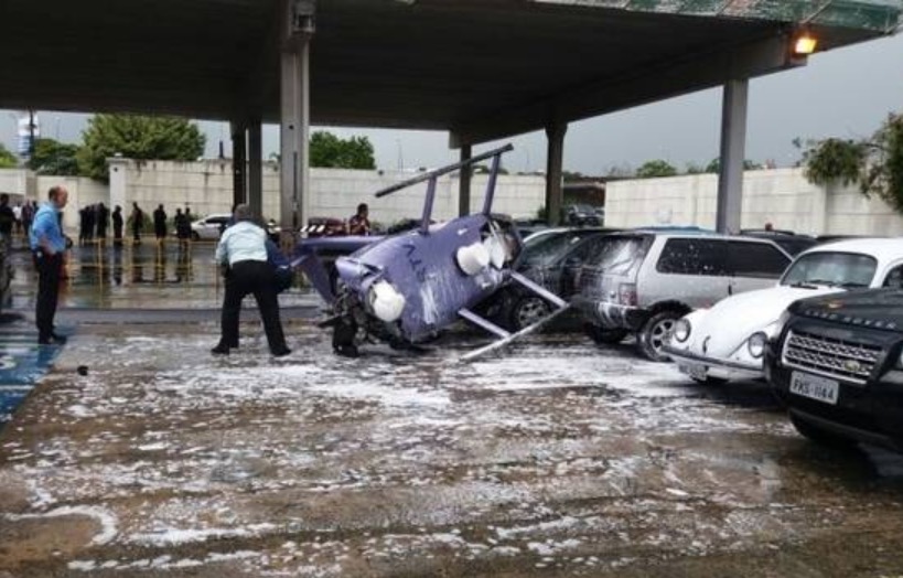 Helicóptero da RedeTV! cai no pátio de emissora em SP