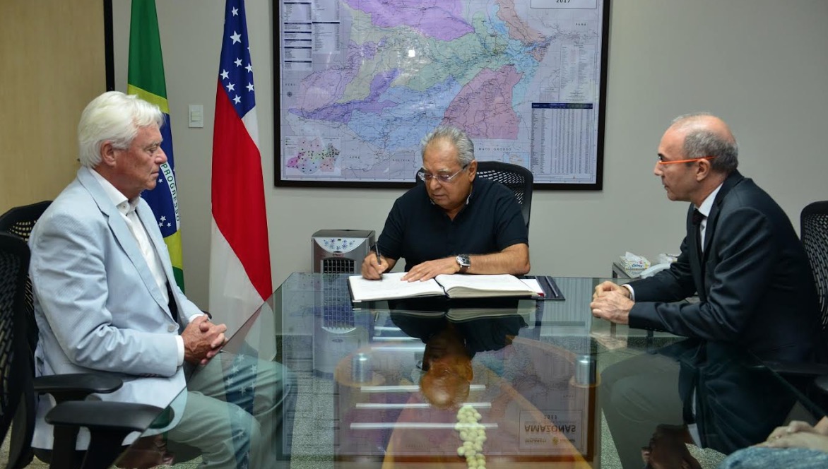 Governador Amazonino empossa novo titular da Seplancti