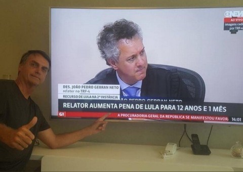 Bolsonaro comemora voto favorável ao aumento da pena de Lula