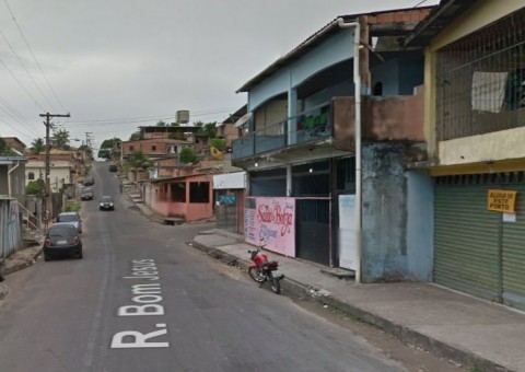 Após assalto a comércio, moradores denunciam série de roubos que aterrorizam vizinhança em Manaus