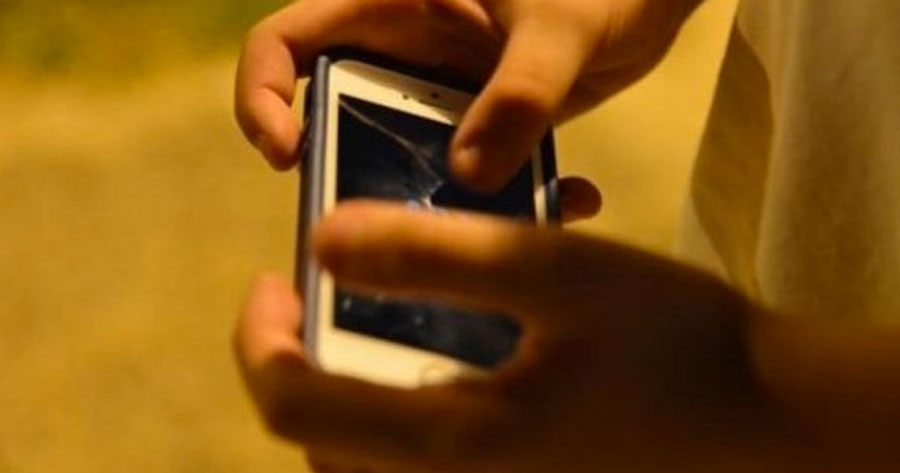 Flagra: Adolescente filma prima em momento íntimo e se dá mal em Manaus 