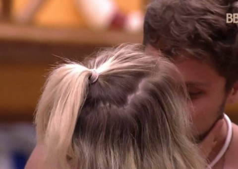   BBB 18: Primeiro casal se forma na casa com jogo de Verdade ou Desafio