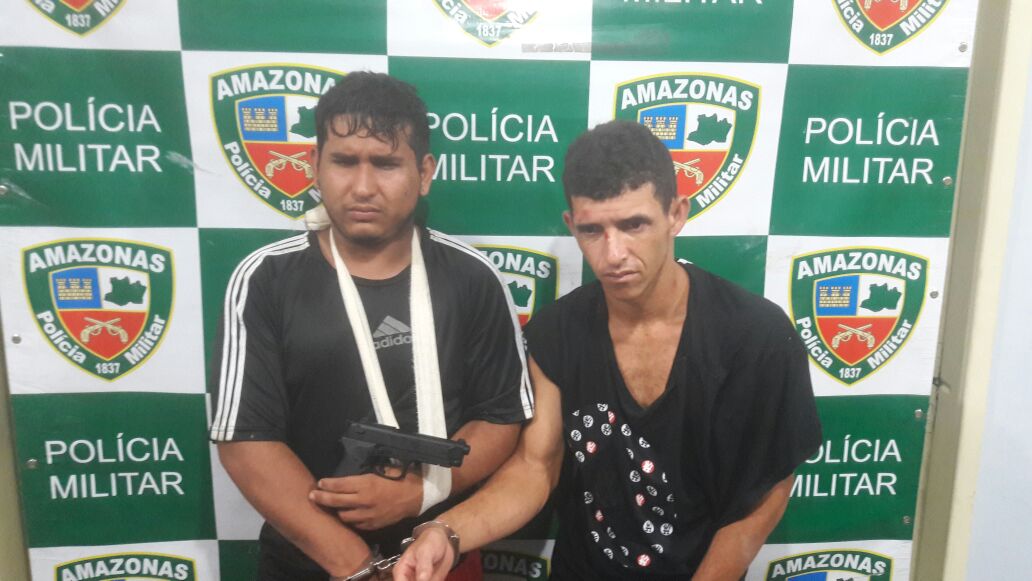 Dupla suspeita de fazer arrastões, cai de moto durante fuga e se dá mal