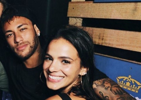 Bruna Marquezine vai a Paris para aniversário de Neymar
