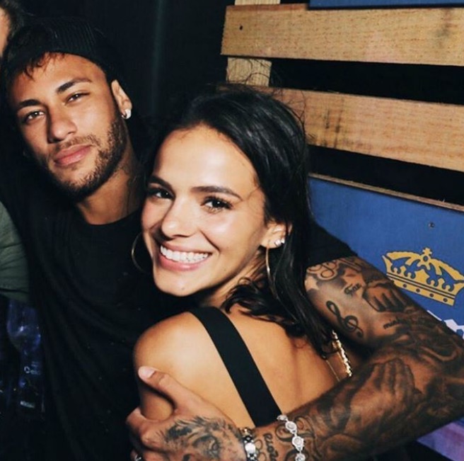 Bruna Marquezine vai a Paris para aniversário de Neymar