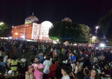 Tacacá na Bossa Especial Carnaboi reúne 5 mil pessoas no Largo São Sebastião