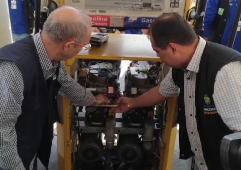 Em Manaus, postos de combustíveis passam por fiscalização para evitar fraudes