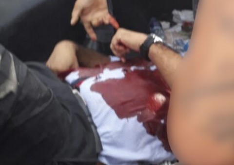 Trabalhador fica em estado grave após ser baleado durante tiroteio em avenida de Manaus